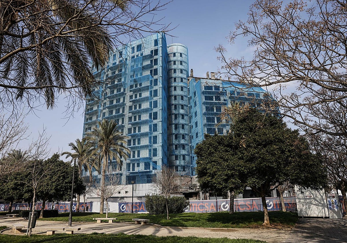 Imagen del edificio de Campanar, en Valencia, un año después del incendio