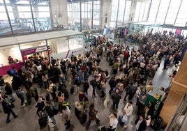 Odisea en tren de Córdoba a Madrid con cinco horas de caos y retrasos: «La información era mirar las redes sociales»