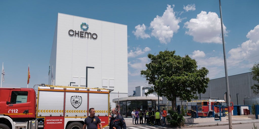 Cuatro heridos y más de 600 trabajadores desalojados tras una deflagración en un laboratorio farmacéutico de Azuqueca de Henares