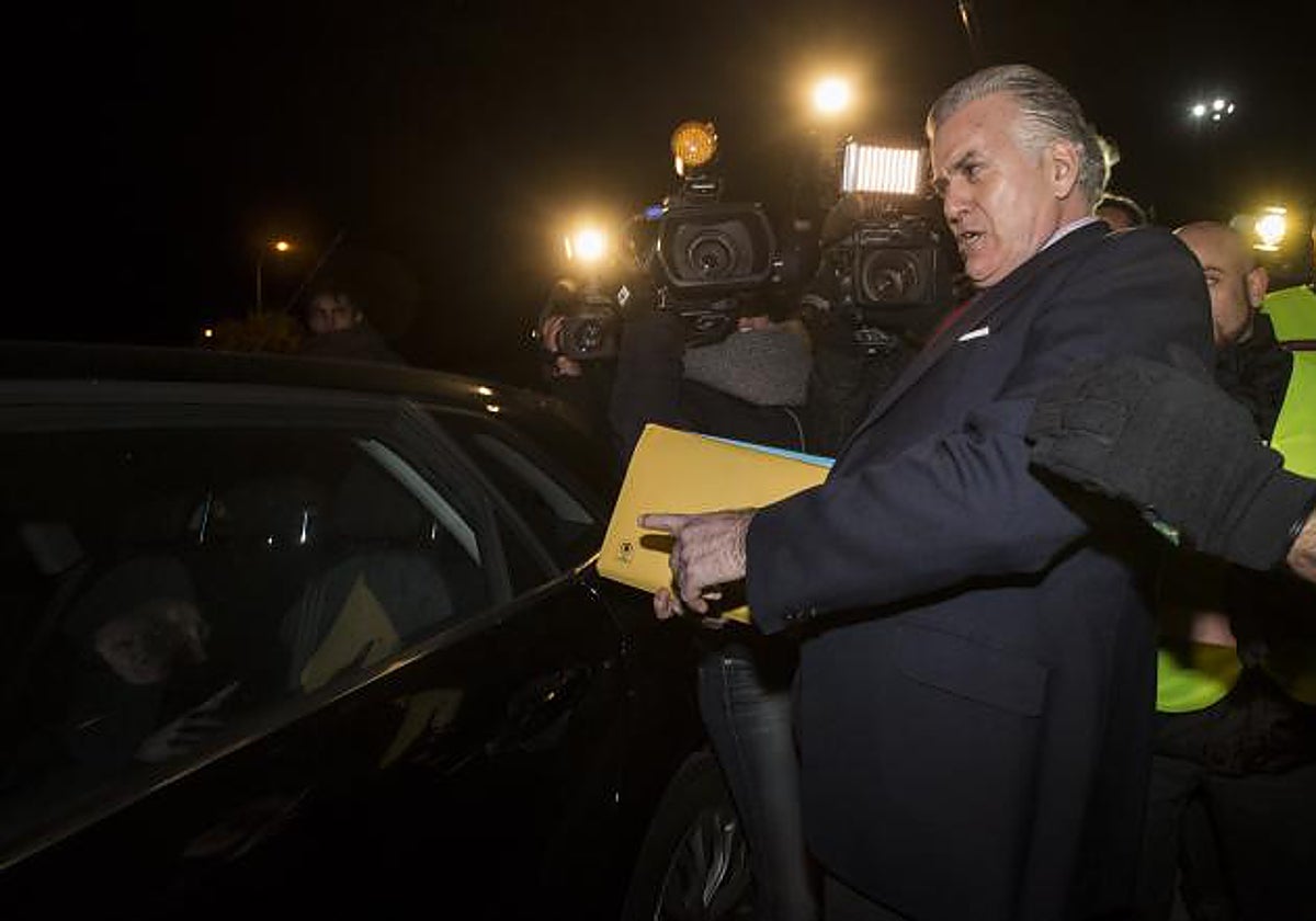 Luis Bárcenas sale de la cárcel de Soto del Real en 2015