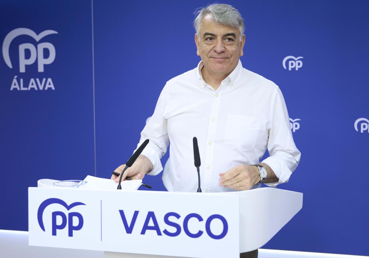El líder del PP vasco, Javier de Andrés, durante la comparecencia de este miércoles en Vitoria