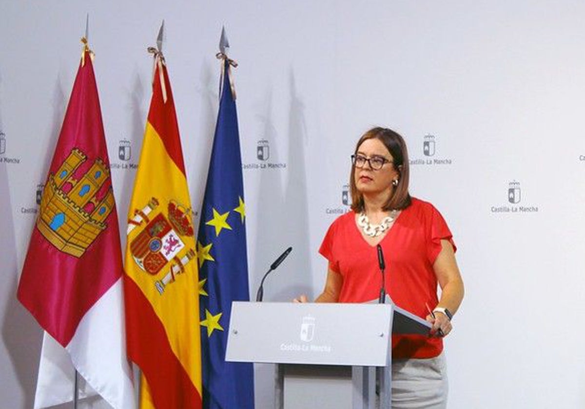 La portavoz del Gobierno regional, Esther Padilla, en rueda de prensa