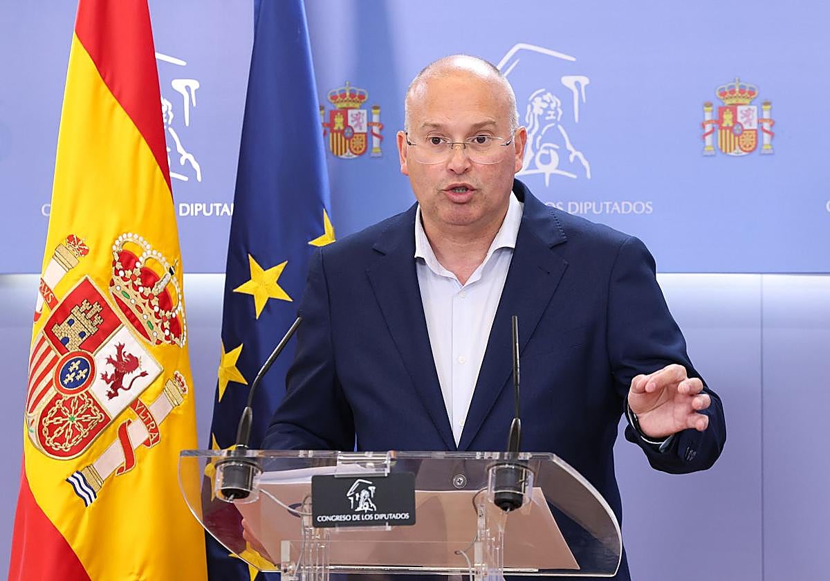 Feijóo confirma a Miguel Tellado como nuevo secretario general del PP y Ester Muñoz será la portavoz en el Congreso