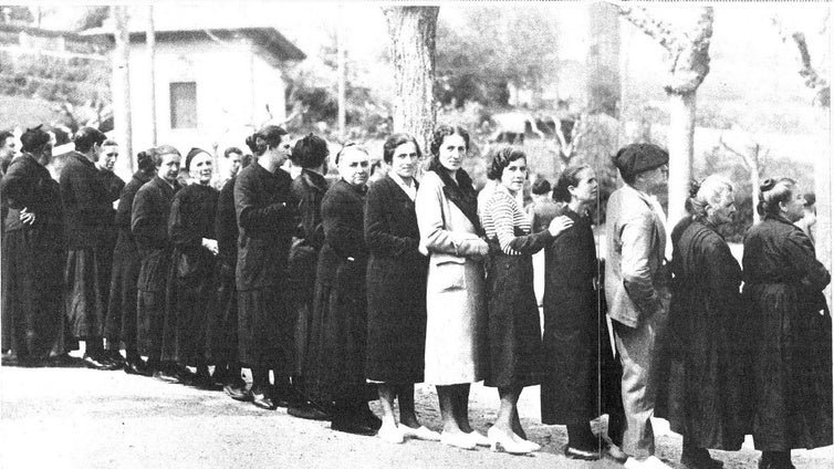 La Carta Magna de 1931 incluye por primera vez el voto femenino