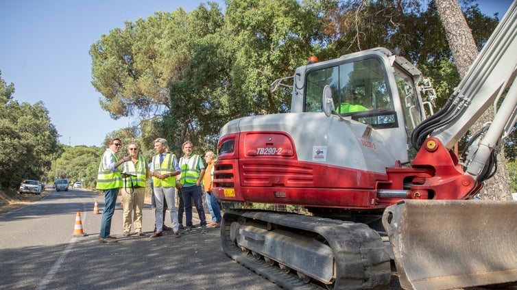 Un millón de euros de la Diputación para desbroce y tareas de prevención de incendios en once carreteras de la Sierra