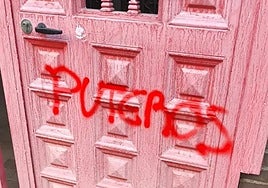 La sede del PSOE de Leganés amanece pintada con la palabra «puteros» en su puerta