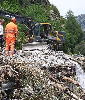 Imagen secundaria 2 - Una tormenta causa un grave desprendimiento de rocas e incomunica el Balneario de Panticosa en el Pirineo aragonés
