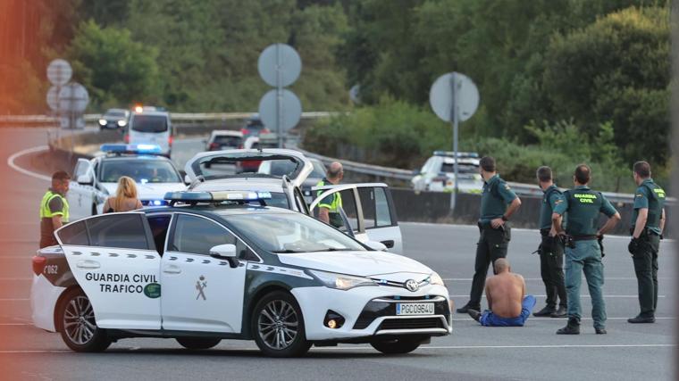 Los agentes de la Guardia Civil aguardan por más efectivos