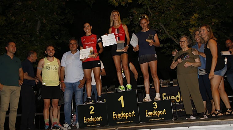 Podio femenino con Hernández, Sánchez y Ruiz Andrade