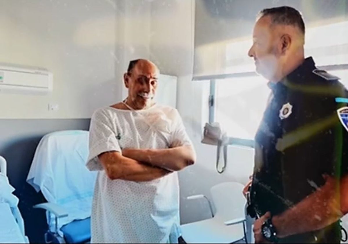 El policía local de Toledo acudió al hospital universitario de Toledo a visitar al hombre al que había salvado la vida e interesarse por su estado