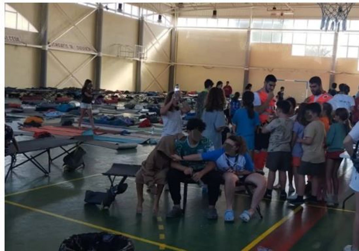 Los pequeños han pasado la noche en el polideportivo 'La Salceda'