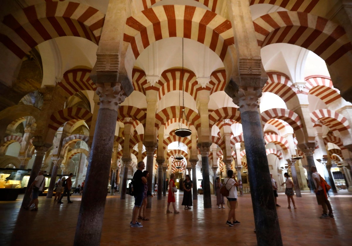 Interior de la Mezquita-Catedral de Córdoba