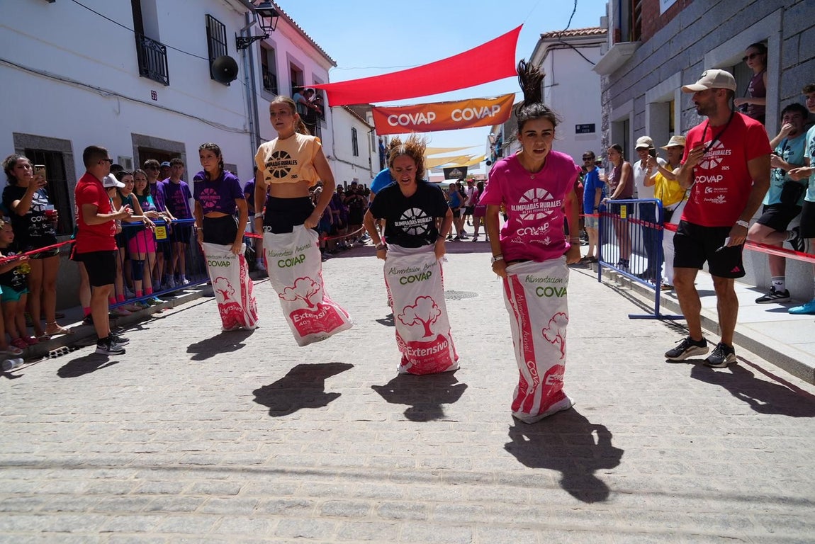 Las Olimpiadas Rurales reviven en Añora el juego más tradicional, en imágenes