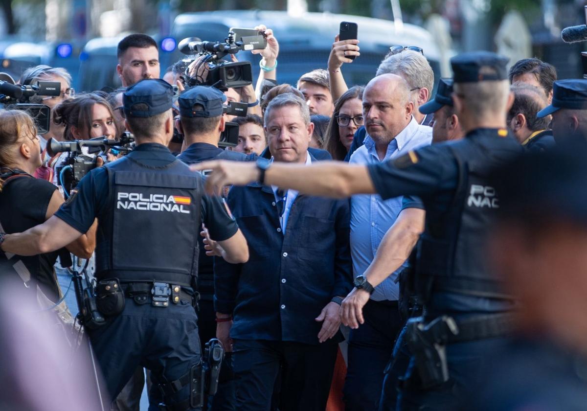Gritos de ánimo para Illa y Lastra e insultos de «facha» y «traidor» para Page