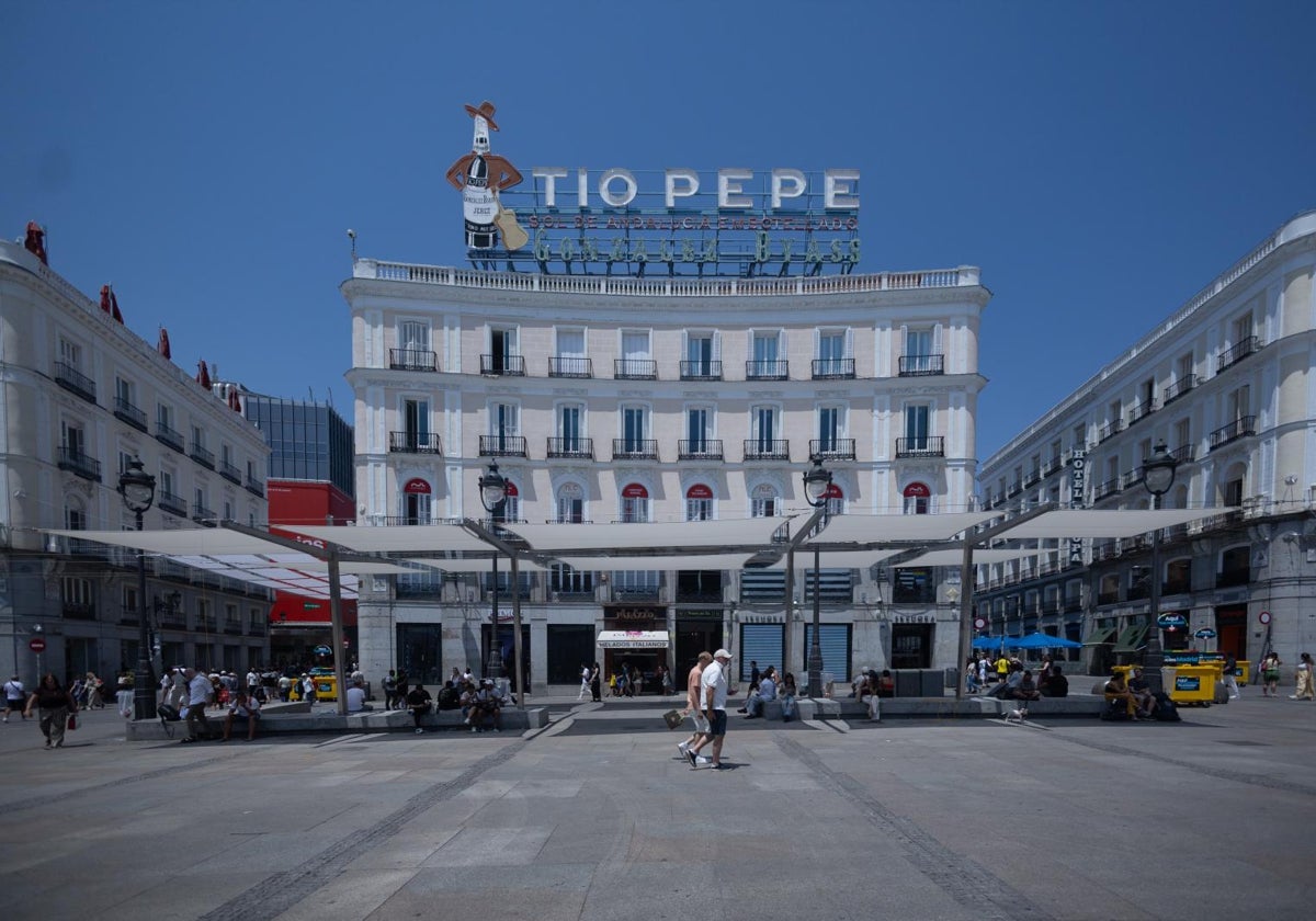 Los toldos recién instalados en la Puerta del Sol para mitigar el calor