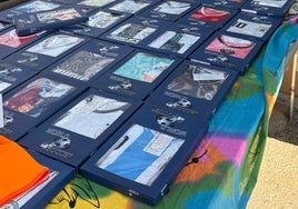 Intervienen 1.344 artículos falsificados de marcas conocidas y detienen a 17 vendedores de un mercadillo en Denia