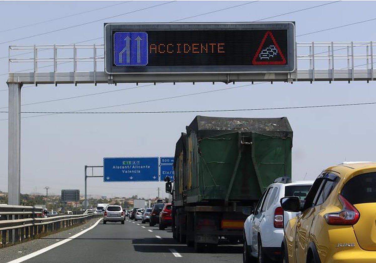 Retenciones en la A-7 debido a un accidente de tráfico