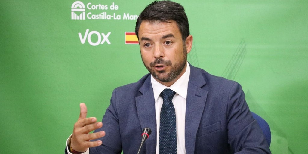 VOX califica de «trata de personas» el reparto de menas y pide a Page que explique dónde alojará a los 320 que Castilla-La Mancha deberá acoger