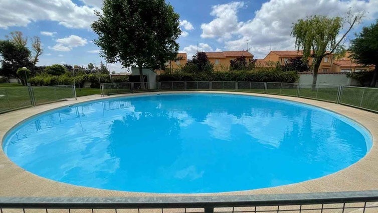 Muere el niño de ocho años al que rescataron con síntomas de ahogamiento el viernes en la piscina municipal de Sonseca