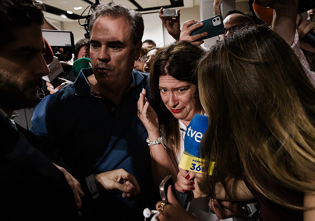 Javier Pérez Dolset y Leire Díez, en la rueda de prensa que la segunda ofreció el 4 de junio