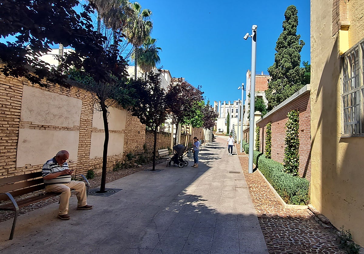 Acceso occidental al Jardín de Orive en Córdoba