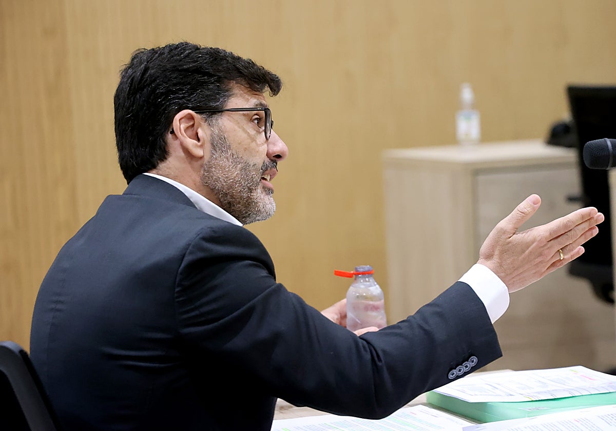 El expresidente del Córdoba CF Jesús León en el juzgado de Córdoba