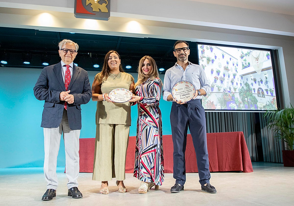 Fuentes, junto a Narci Ruiz y Félix Romero en la entrega de premios de la Diputación