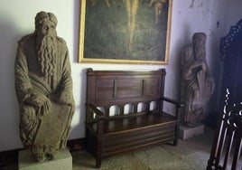 La familia Franco asume de forma «voluntaria» la condena sobre las estatuas de Santiago e instan a Raxoi a recogerlas