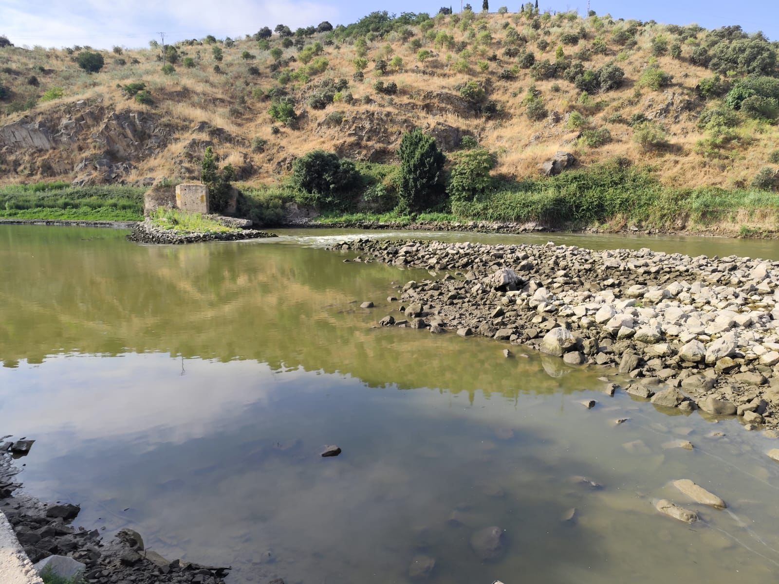 Las imágenes de la espectacular bajada del caudal del Tajo a su paso por Toledo