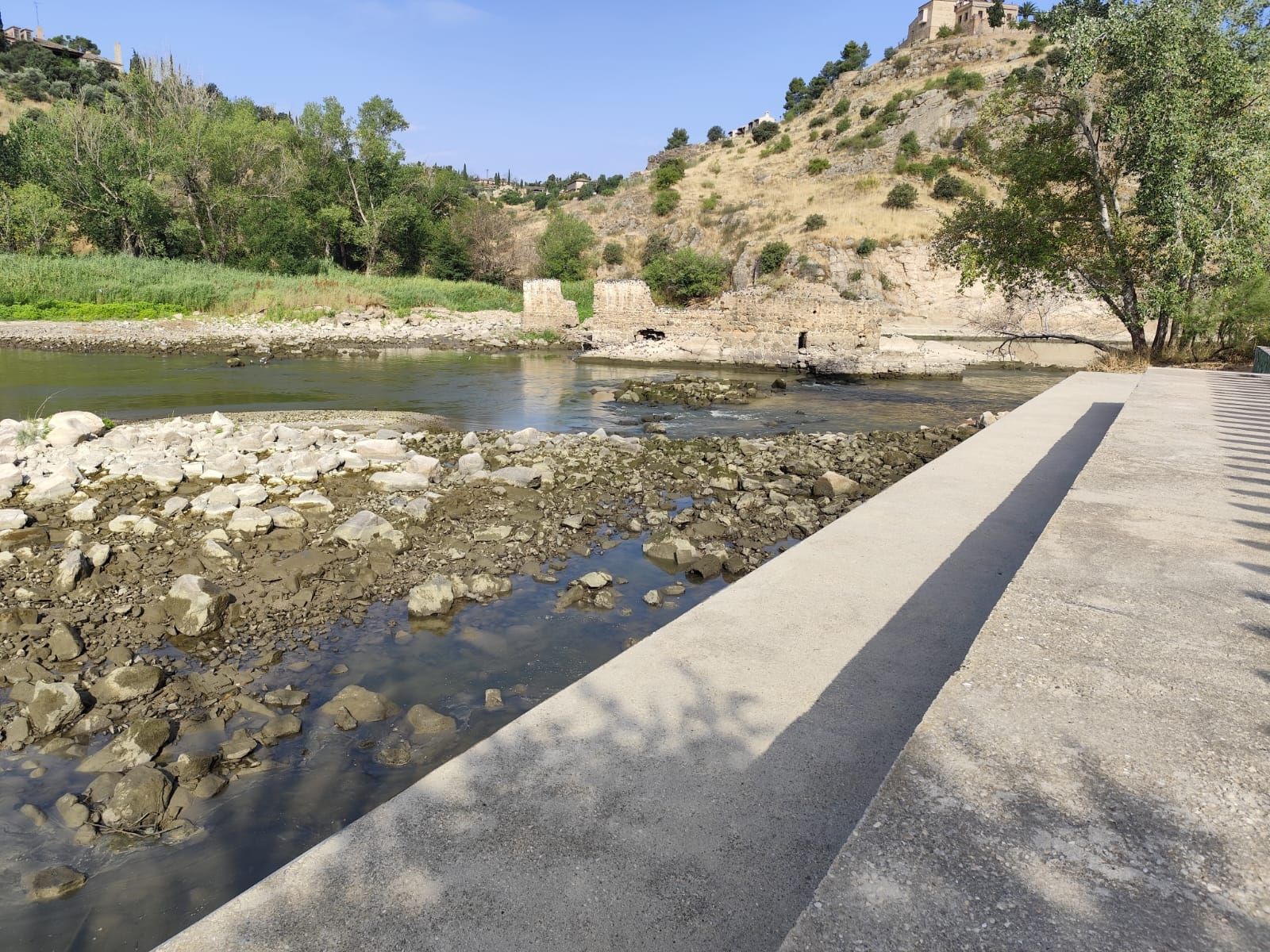 Las imágenes de la espectacular bajada del caudal del Tajo a su paso por Toledo