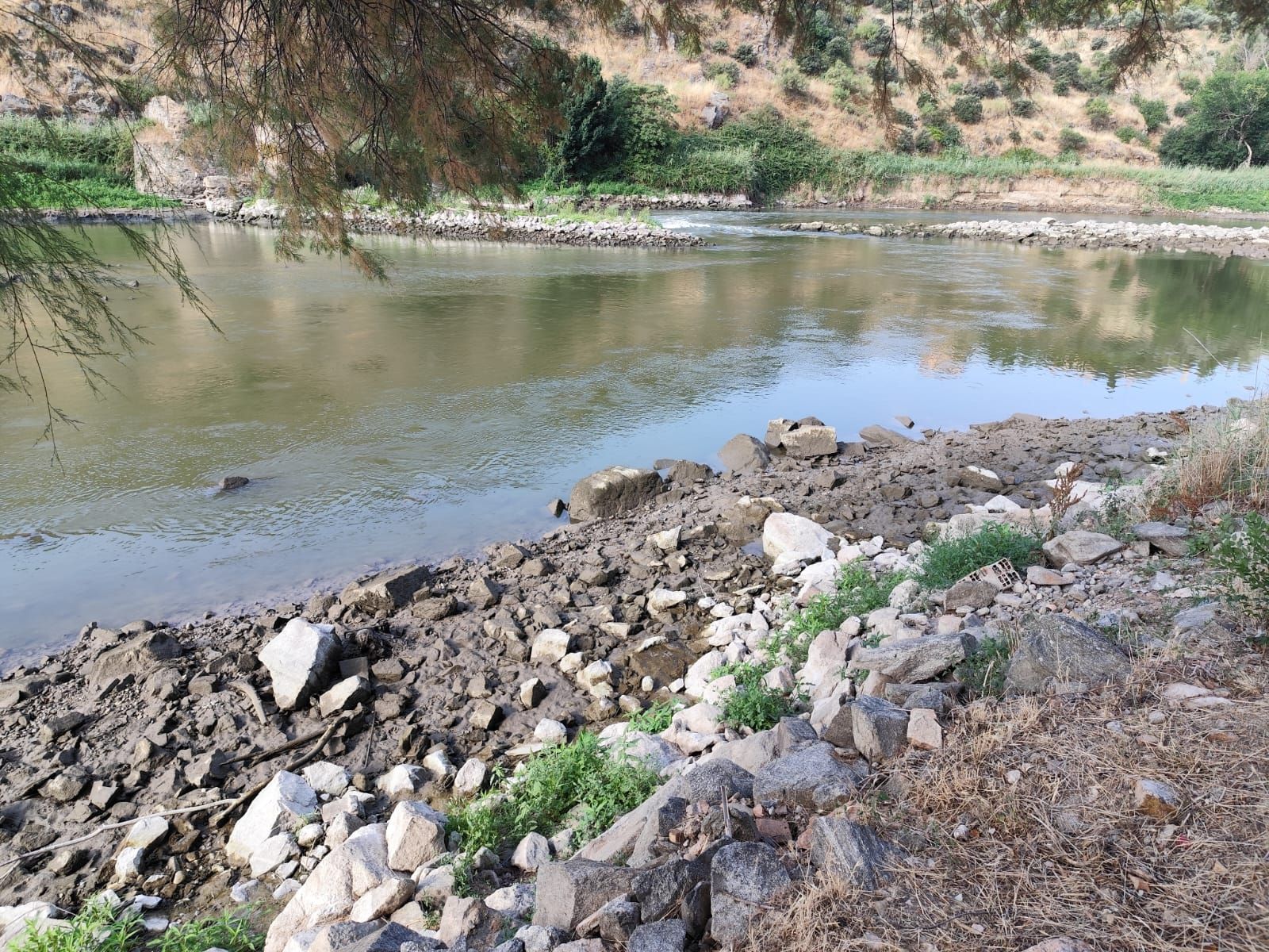 Las imágenes de la espectacular bajada del caudal del Tajo a su paso por Toledo