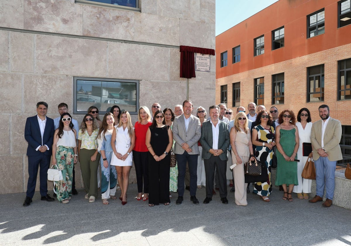 Las autoridades y los abogados, durante l