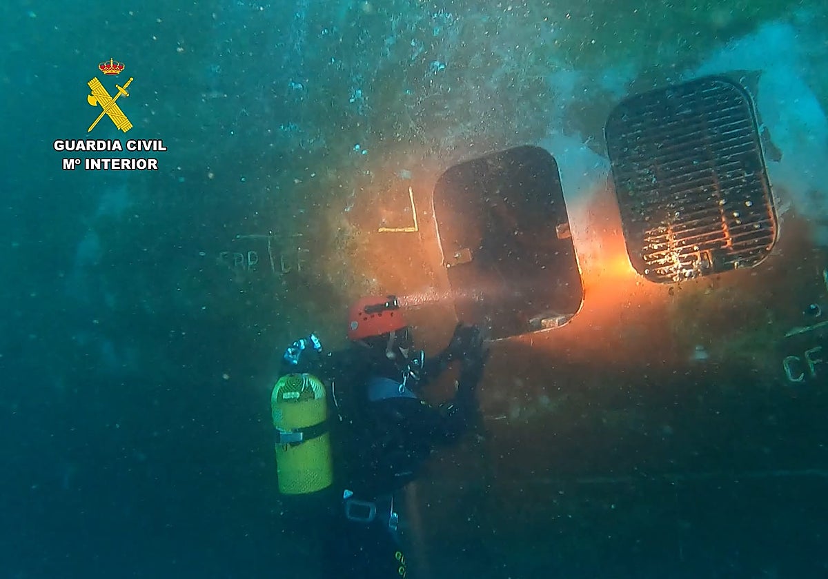 Inspección por parte del GEAS de la Guardia Civil del buque