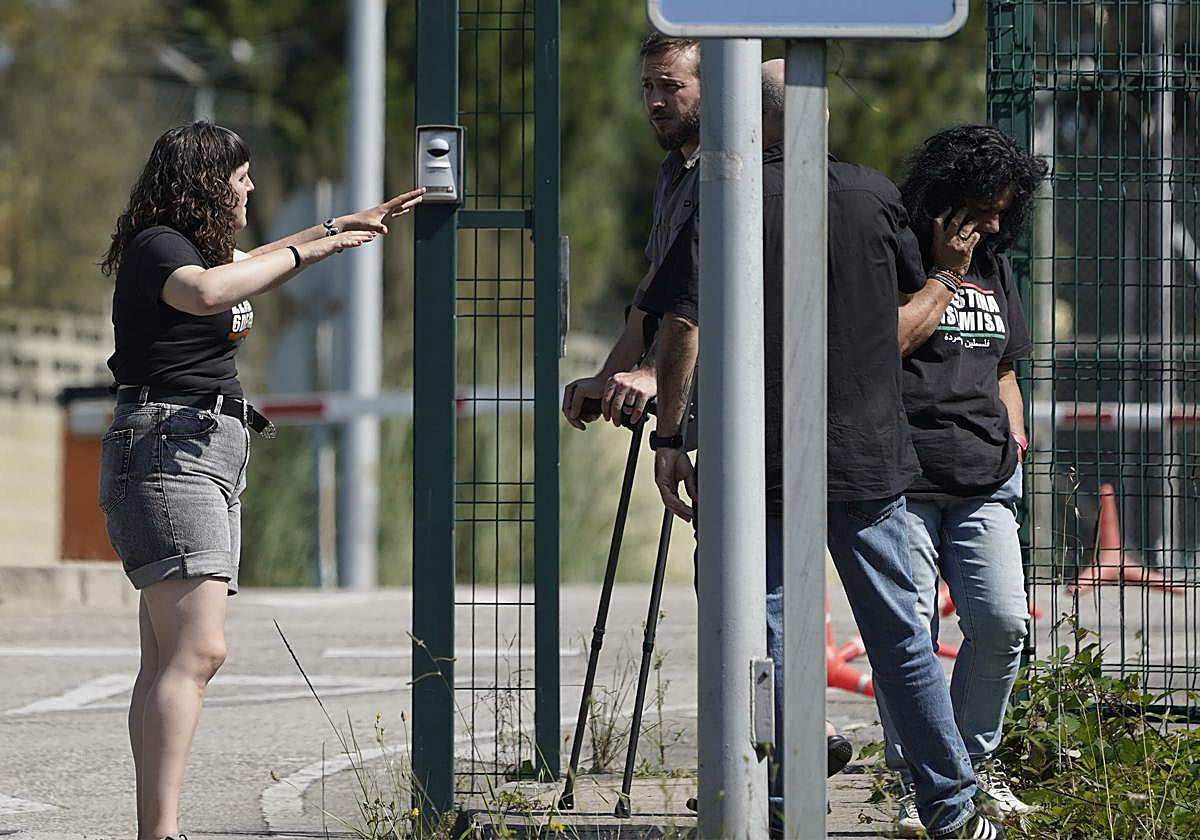 Los sindicalistas conocidas como las 'Seis de la Suiza' ingresan en la prisión de Asturias