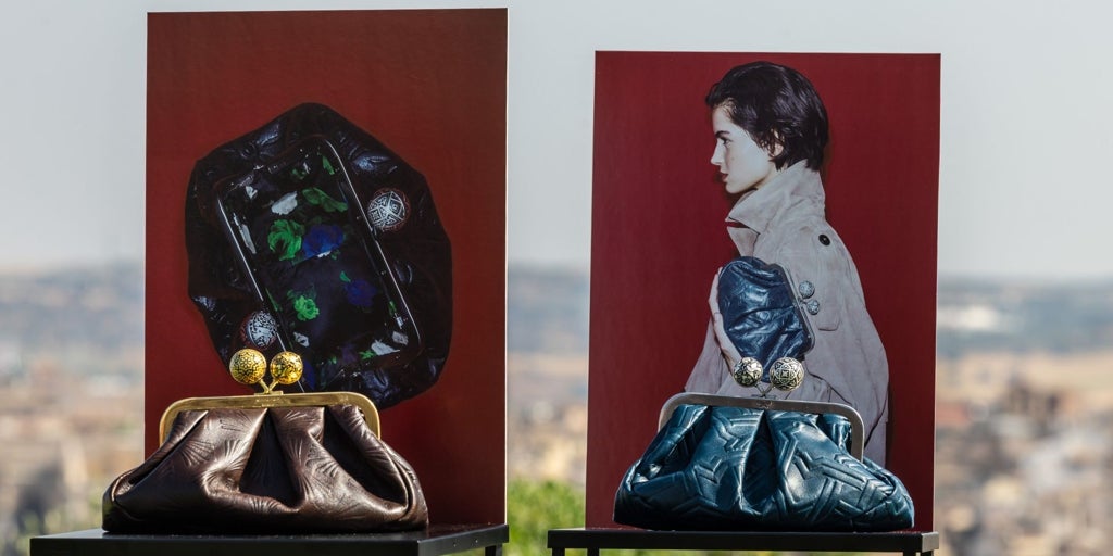 El damasquinado artesanal estalla contra la Junta y el Ayuntamiento por el apoyo a un bolso de Max Mara con un cierre industrial