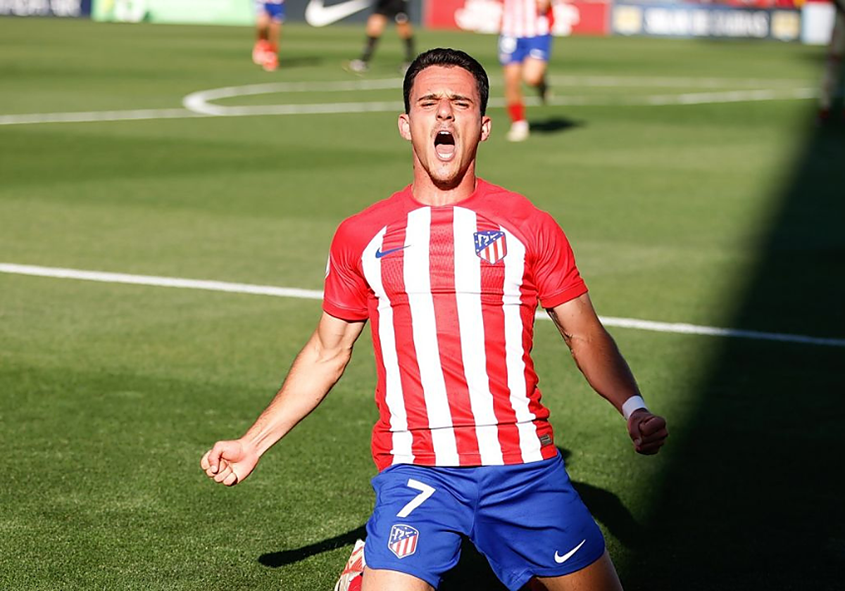 Diego Bri celebrando un gol en el filial colchonero