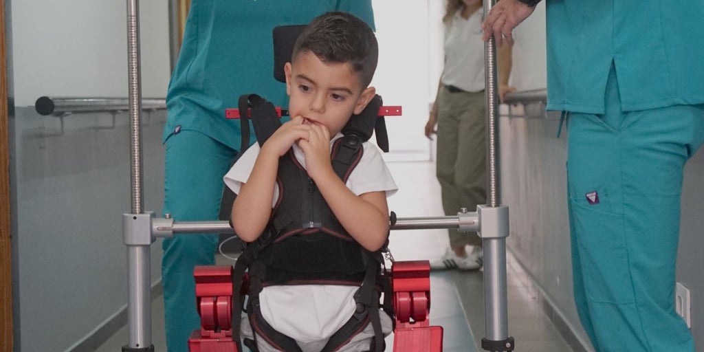 Fepamic Salud incorpora en Córdoba el exoesqueleto Atlas 2030 para la rehabilitación infantil