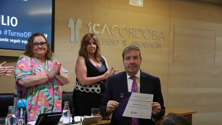 Antonio Jesús Serrano, homenajeado por 25 años de servicio en el turno de oficio en Córdoba