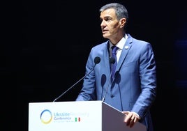 Moncloa rescata el victimismo ante las informaciones sobre el suegro de Sánchez