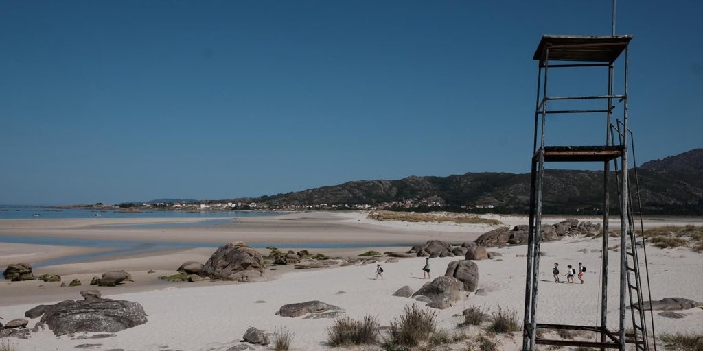 La falta de socorristas compromete la seguridad en las playas gallegas