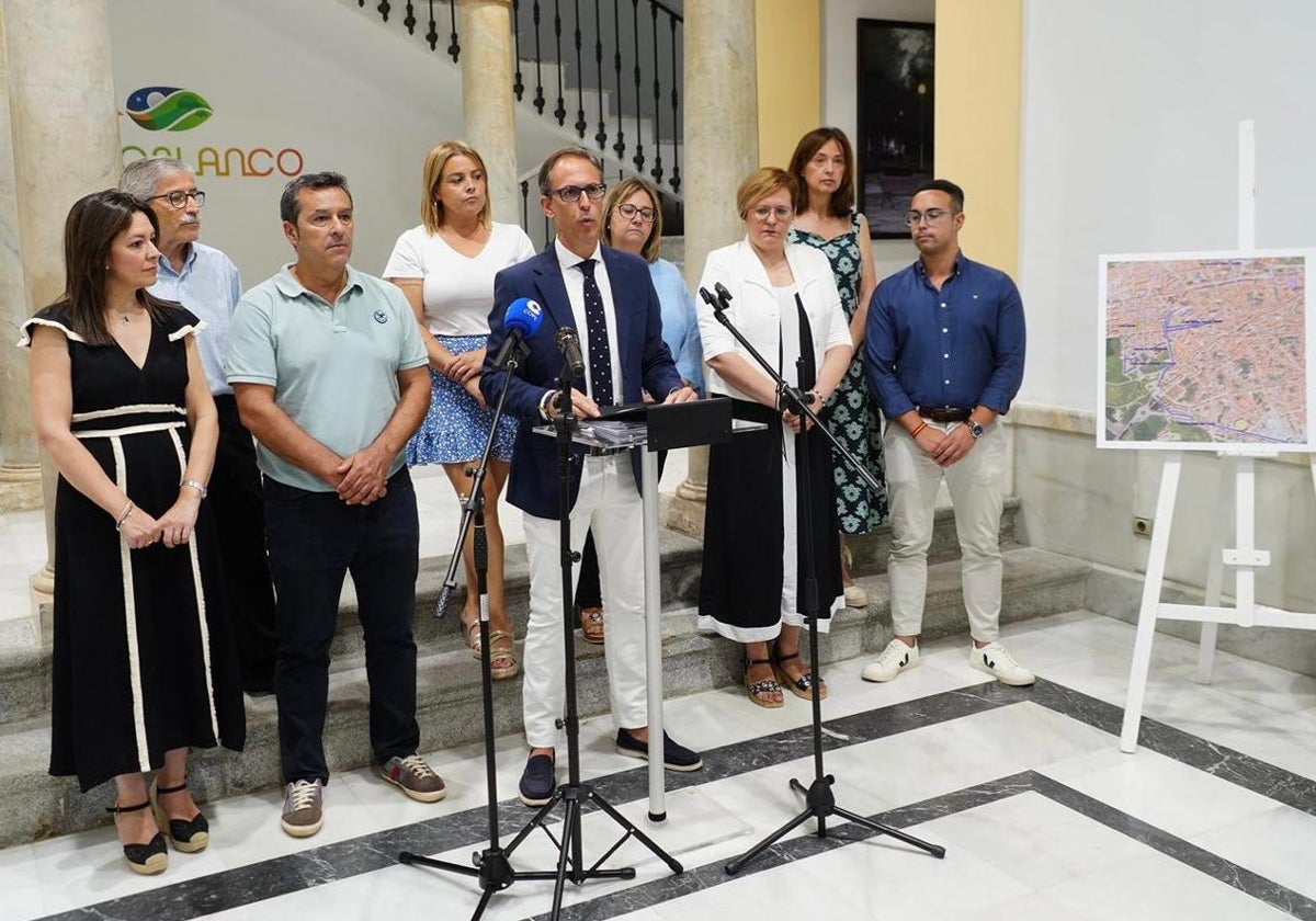 Santiago Cabello junto a su equipo de gobierno en el Ayuntamiento de Pozoblanco