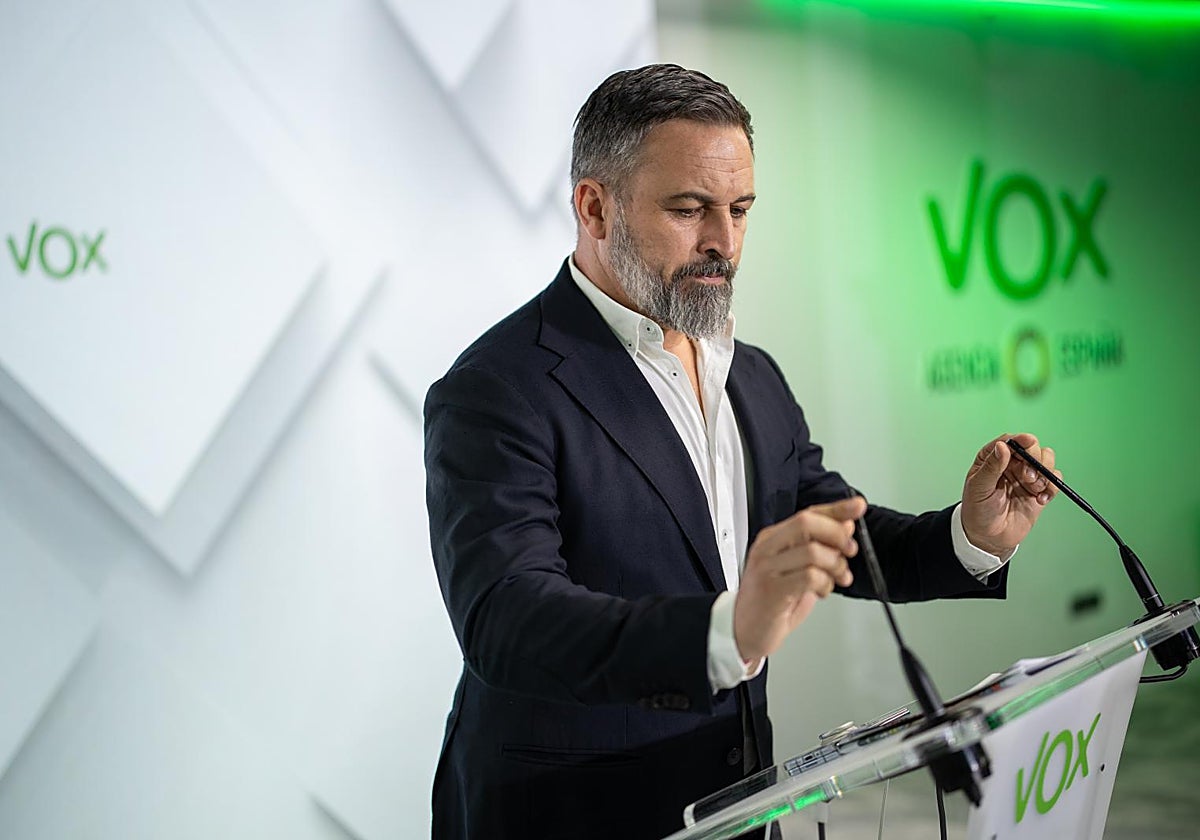 El líder de Vox, Santiago Abascal, en rueda de prensa desde la sede de Bambú