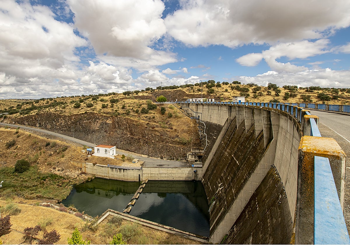 Presa del embalse de La Colada, situada en la corona norte de la provincia de Córdoba