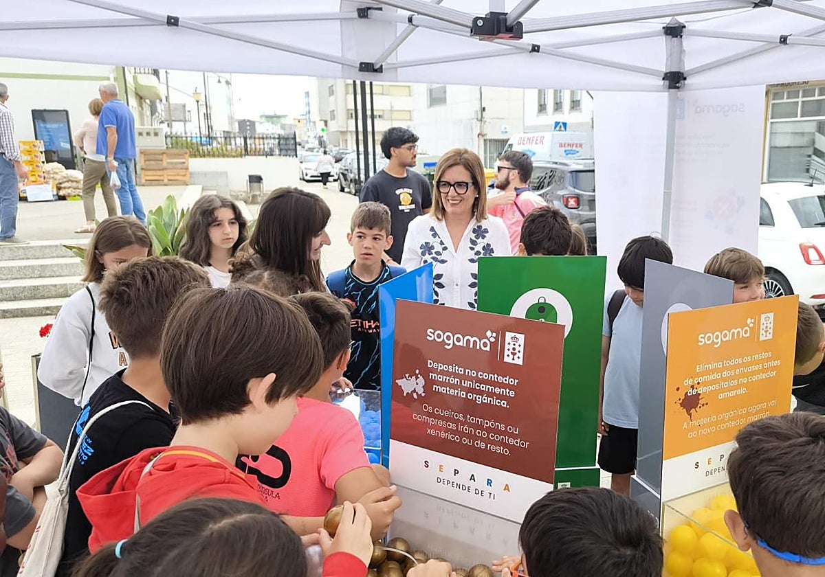 Campaña de concienciación para el correcto reciclaje de residuos desarrollada con estudiantes de Cervo