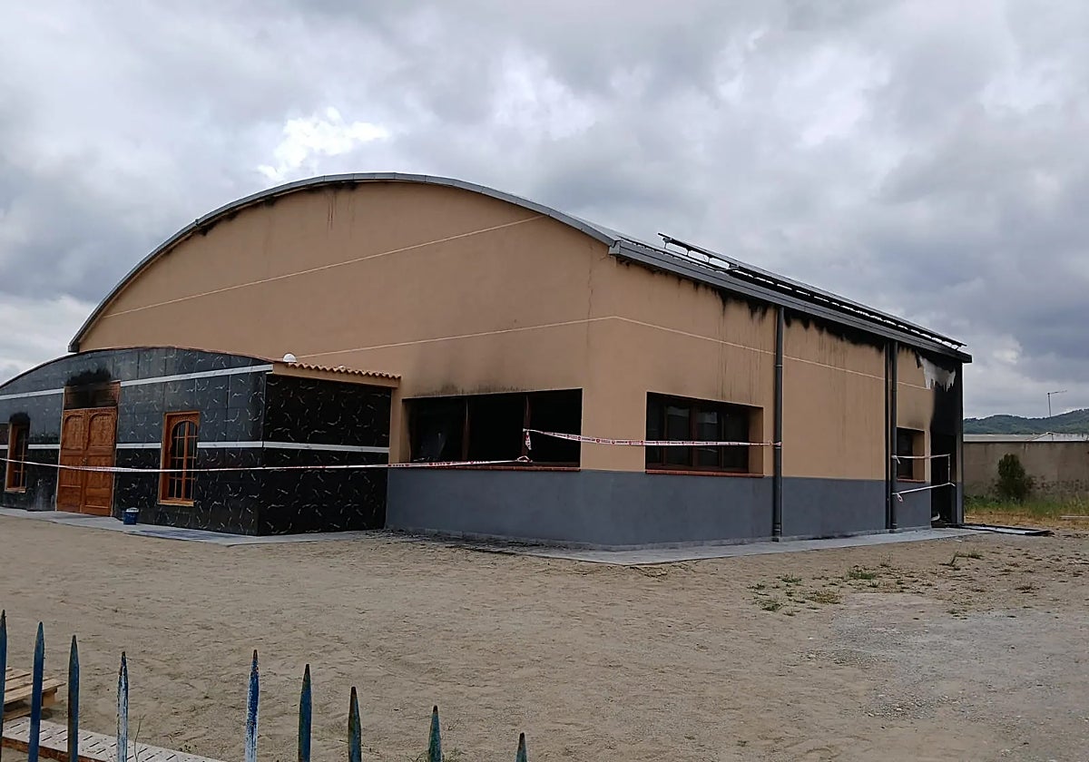 Exterior de la mezquita de Piera (Barcelona), tras el incendio