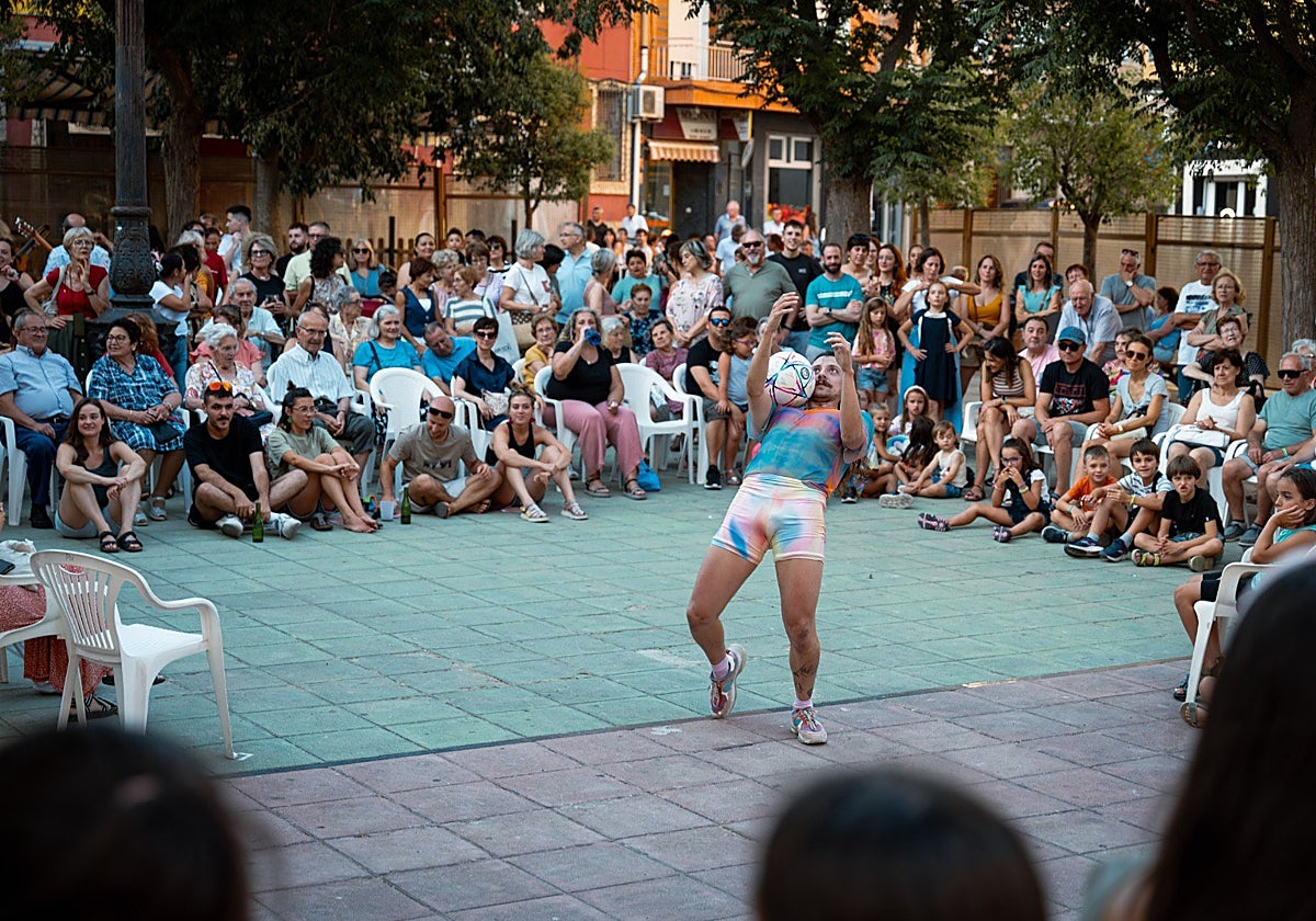 La performance 'Oxímoron' de Checho Tamayo