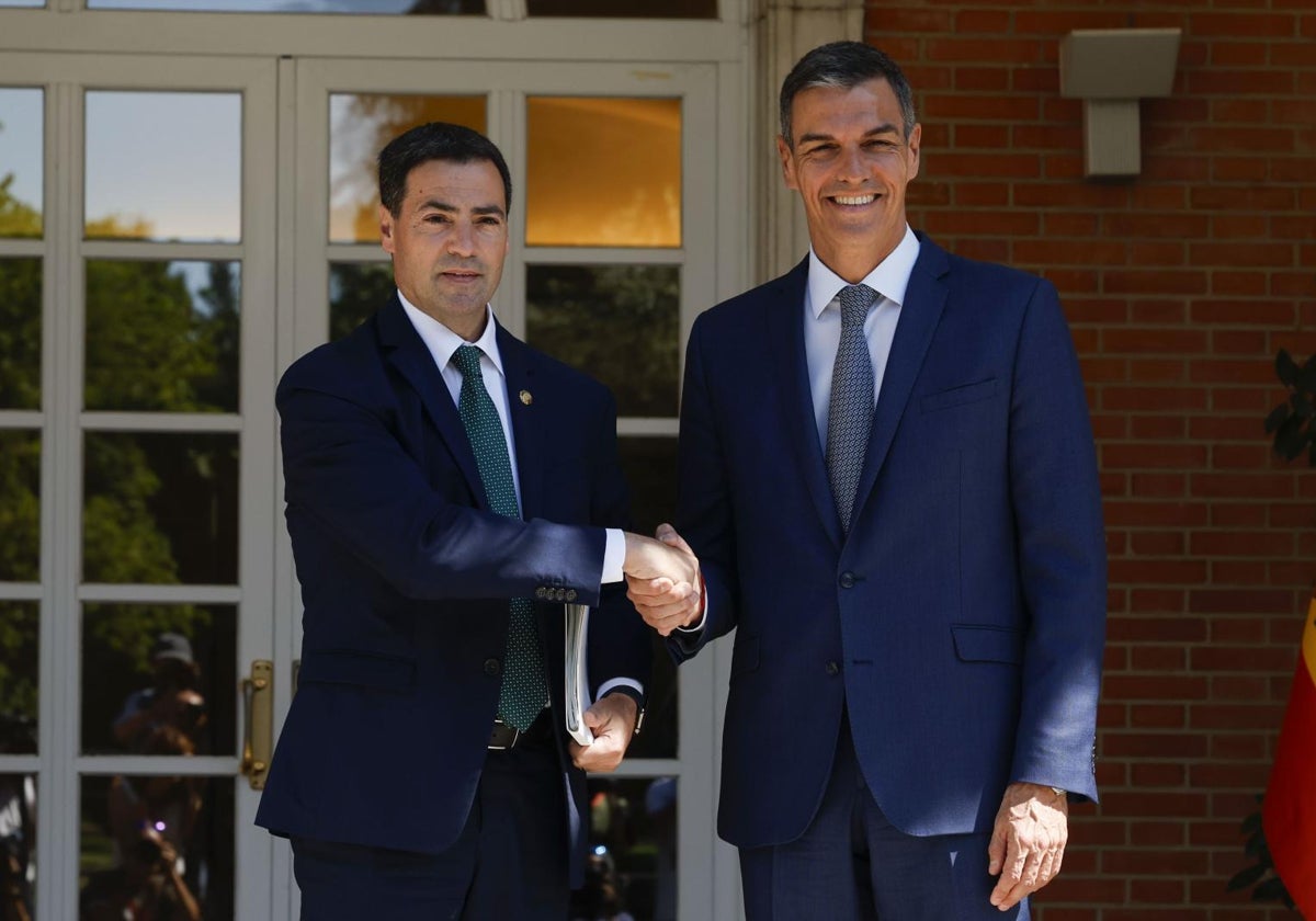 El lendakari, Imanol Pradales, junto al presidente del Gobierno, Pedro Sánchez