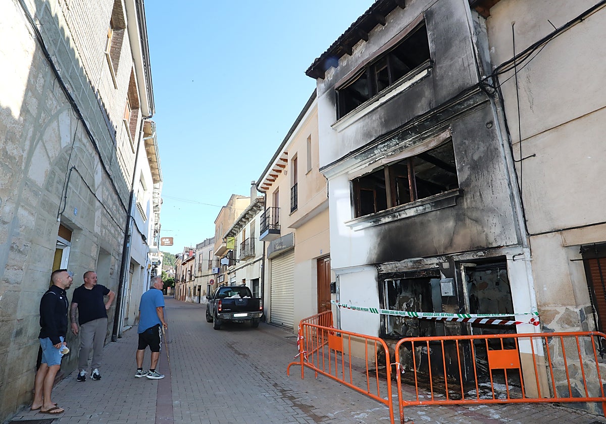 El edificio incendiado en la localidad palentina de Dueñas