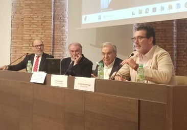 El director de ABC, Julián Quirós, diserta en Málaga sobre los riesgos para la libertad de prensa