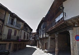 El alcalde y cinco concejales del PSOE en San Martín del Castañar (Salamanca) dejan el partido y pasan al Grupo Mixto